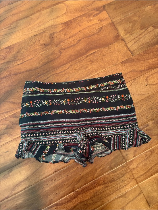 LOFT Pants - Loft Multi-Patterned Floral Frill Hem Shorts Size 2